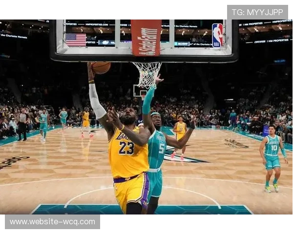 湖人不敌黄蜂遭遇连败,内线优势未能转化为胜势